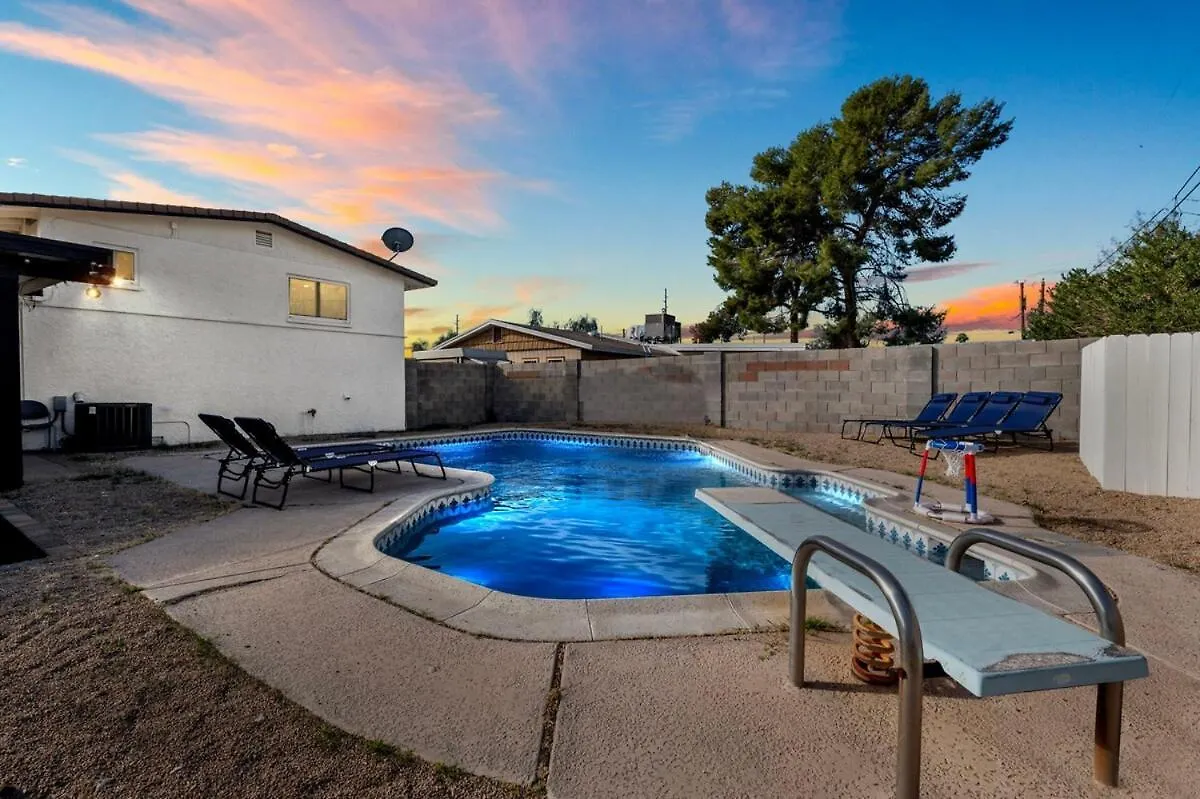 פיניקס Modern 4Br3Ba Home With Pool And Fire Pit בית נופש